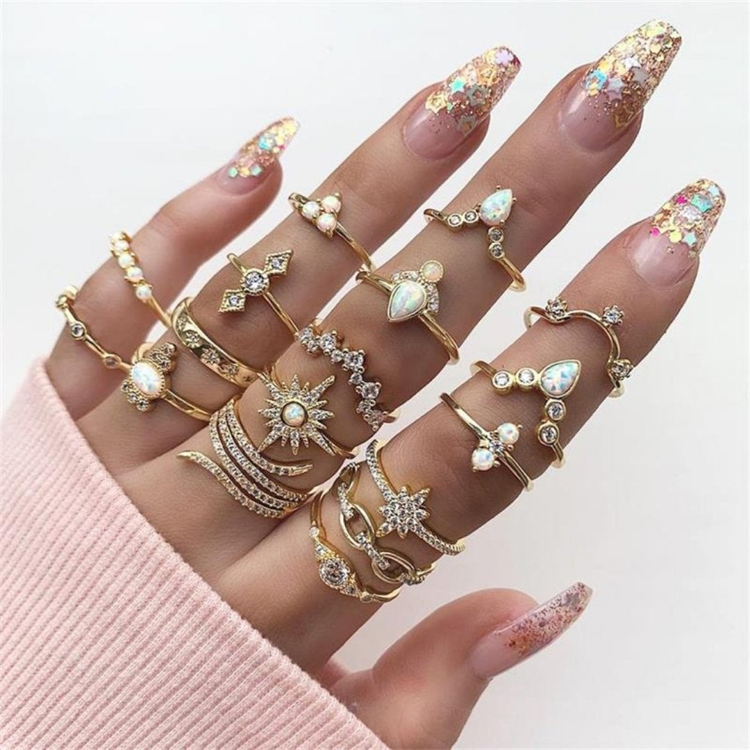 Distinctive Ring Collection: 8 to 12 Pieces