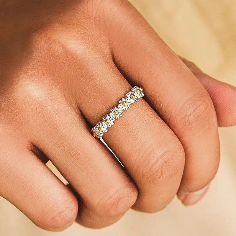 Hand-Painted Enamel Silver Daisy Ring