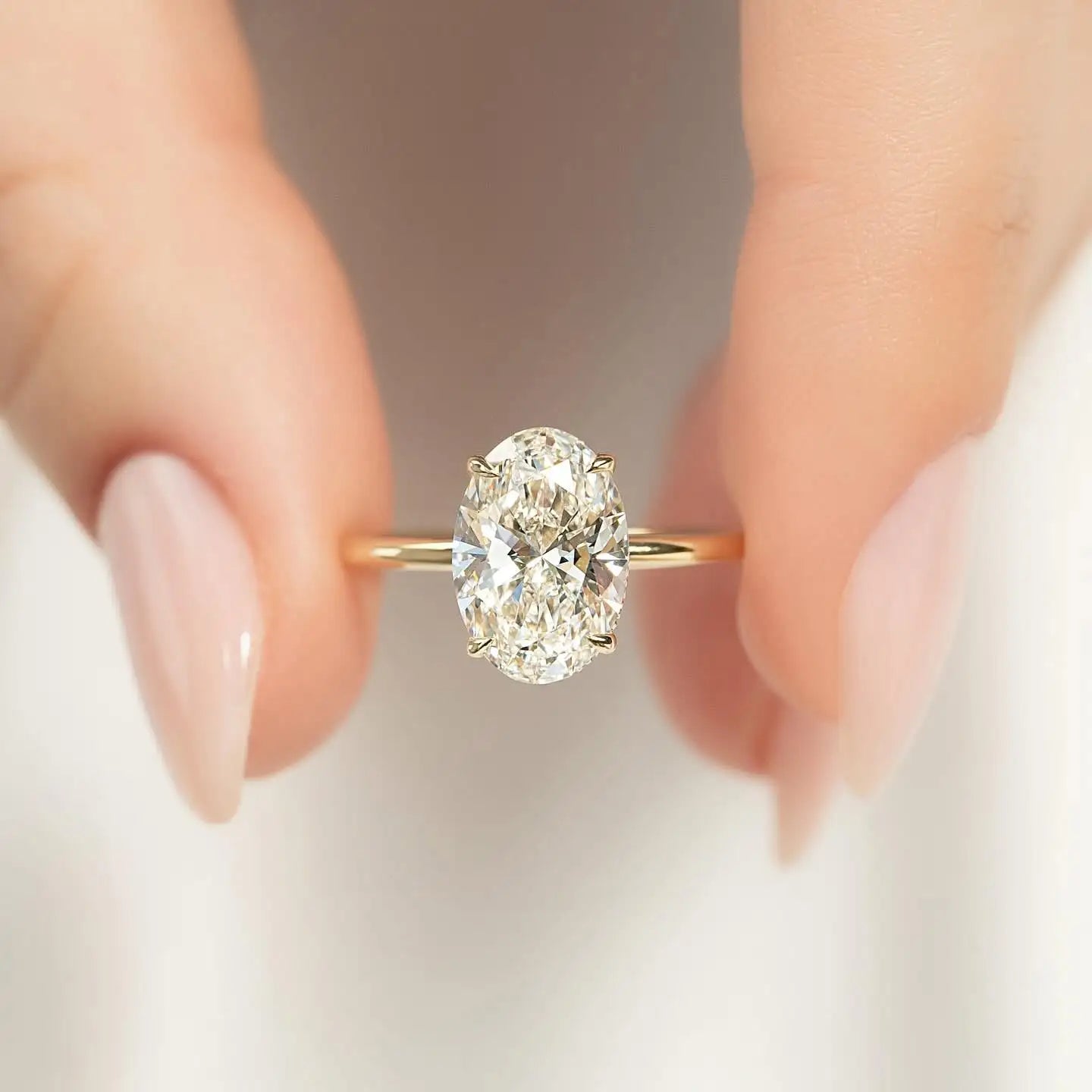 Chic Oval Crystal Commitment Ring