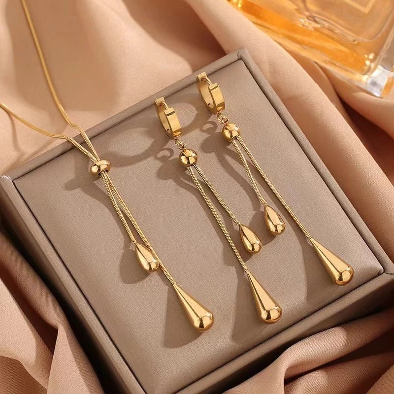 Adjustable Lariat Necklace with Droplet Pendant and Matching Earrings