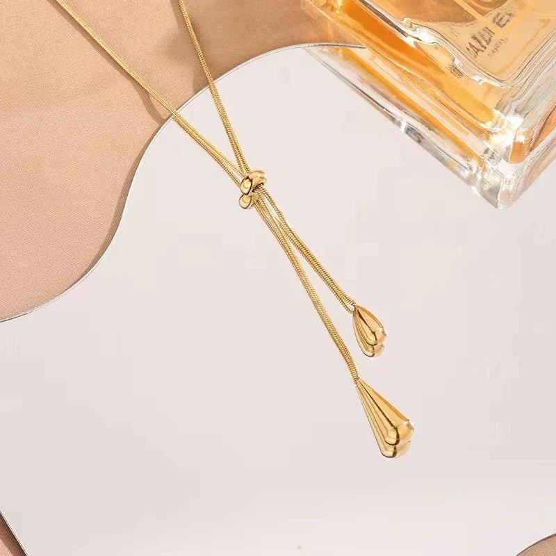 Adjustable Lariat Necklace with Droplet Pendant and Matching Earrings
