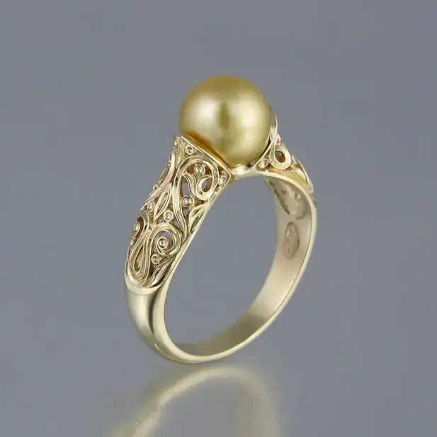 Vintage Pearl Ring in Gold