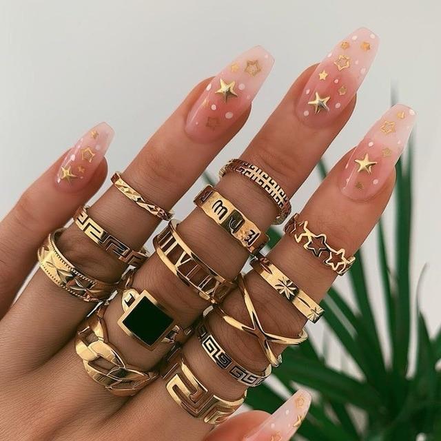 Distinctive Ring Collection: 8 to 12 Pieces