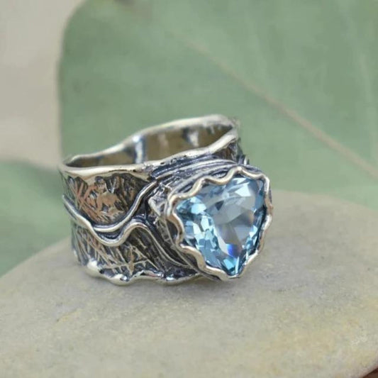 Exquisite Sapphire Engraved Ring
