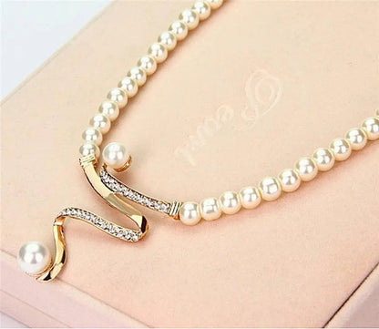 ELEGANT NATURAL PEARL NECKLACE AND EARRING SET
