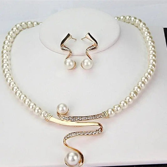 ELEGANT NATURAL PEARL NECKLACE AND EARRING SET