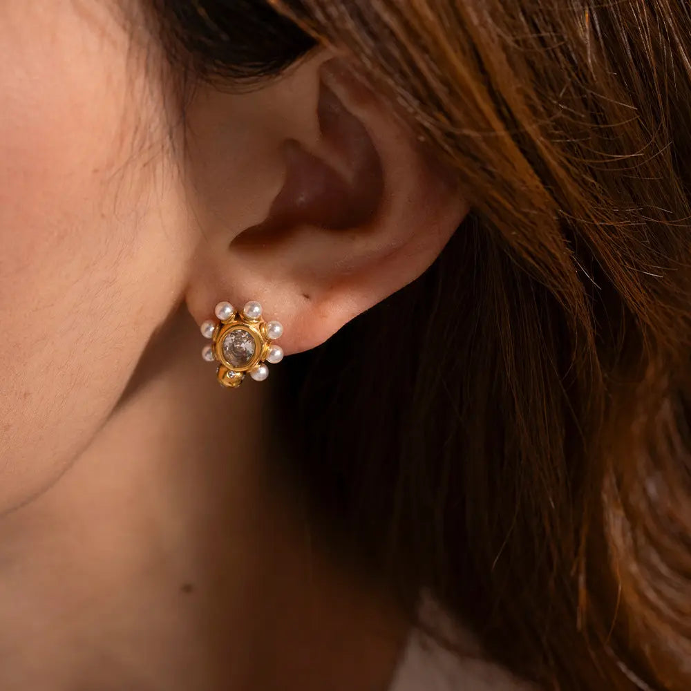 Harriet – Gold & Pearl Drop Earrings