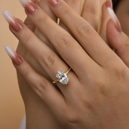 Chic Oval Crystal Commitment Ring