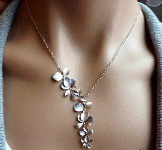 ANTIQUE SILVER FLORAL NECKLACE
